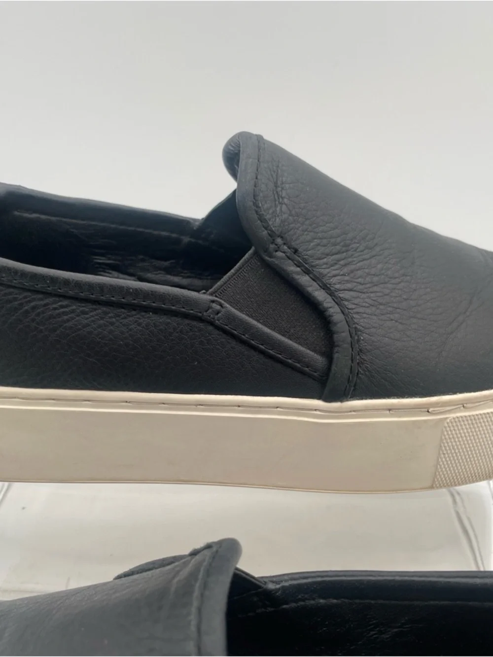 UGG‎ Women’s black leather Slip-On  Sneaker Loafer Comfort Size 8.5